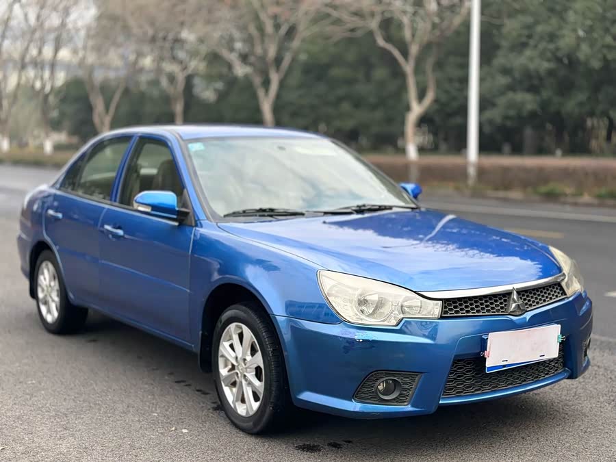 Soueast V3 Lingyue 2012 car image #4