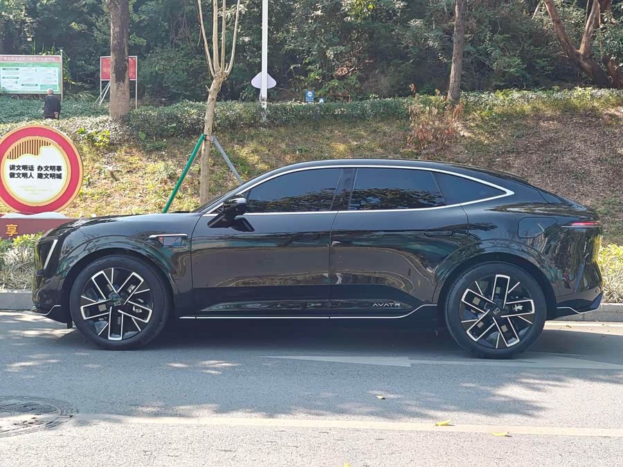 Avatr 11 2023 car image #4