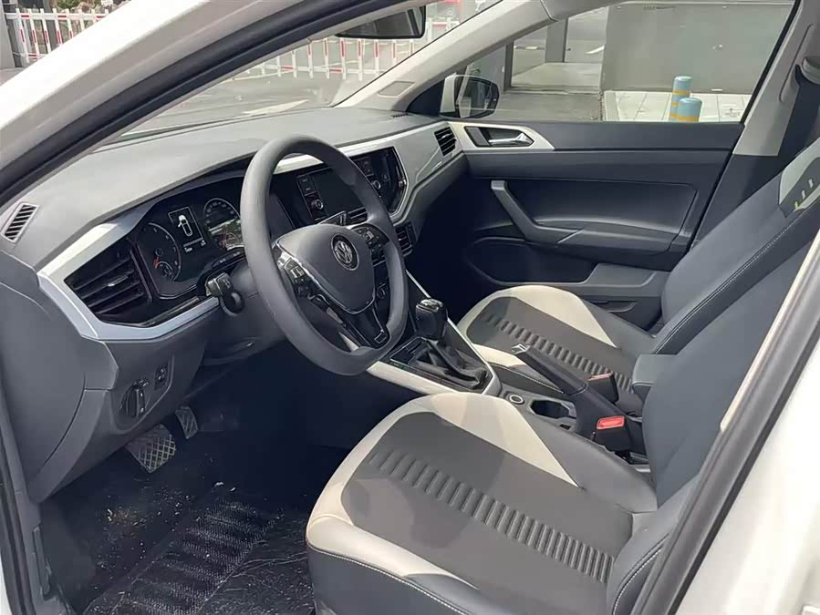 Volkswagen Polo 2019 car image #4