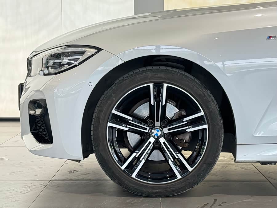 BMW 5 Series 2019 car image #4