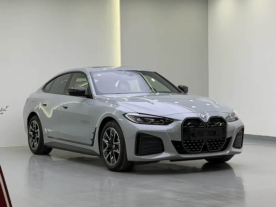 BMW i4 2025 car image #4