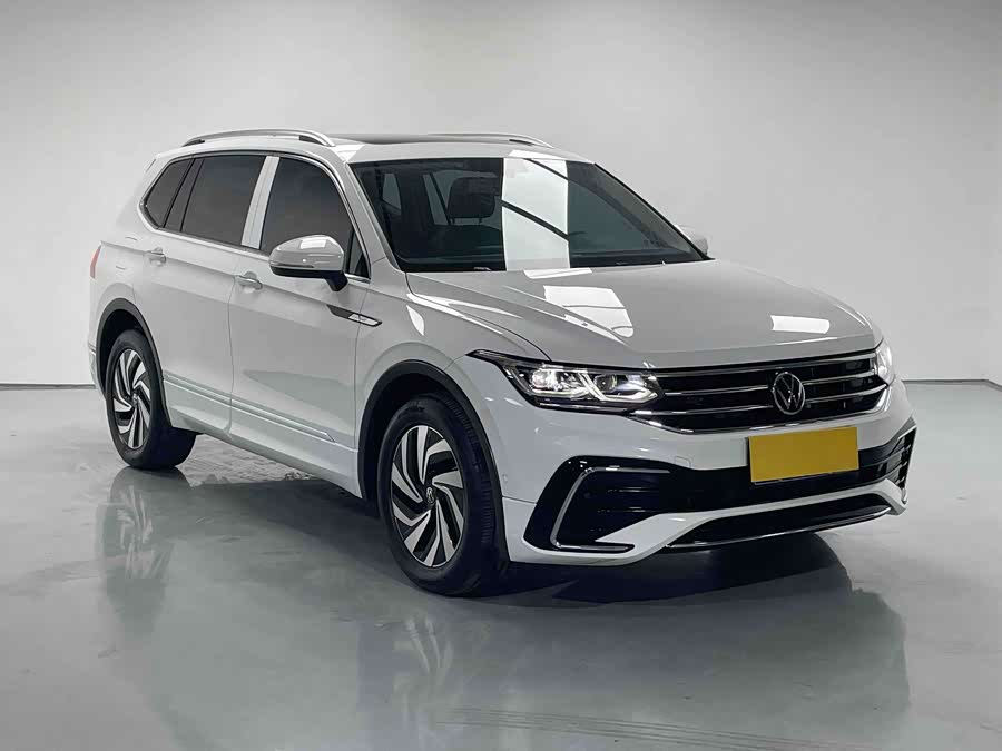 Volkswagen Tiguan L 2024 immagine di auto #4