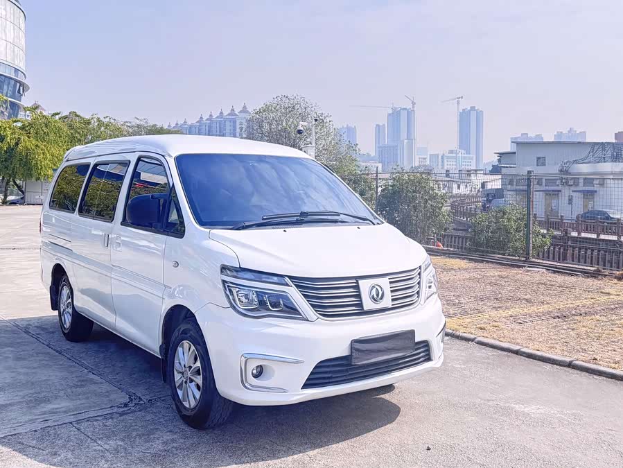 Forthing Lingzhi EV 2020 #4 Forthing Lingzhi EV 2020 car image #4