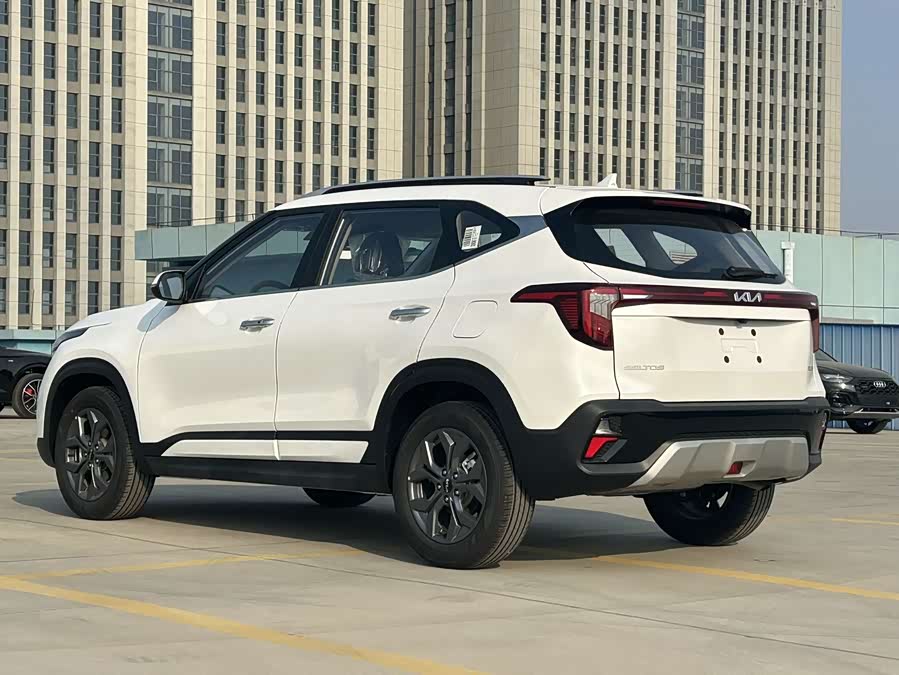 Kia Seltos 2025 car image #4