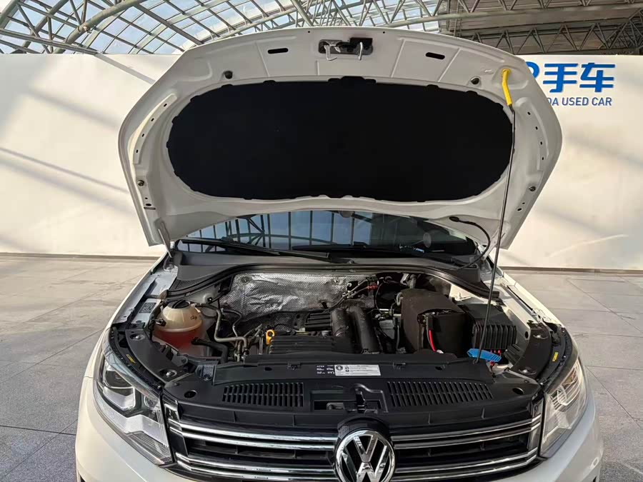 Volkswagen Tiguan 2017 car image #4