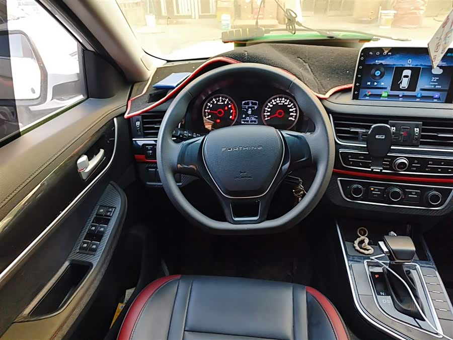 Forthing T5 2022 immagine di auto #4