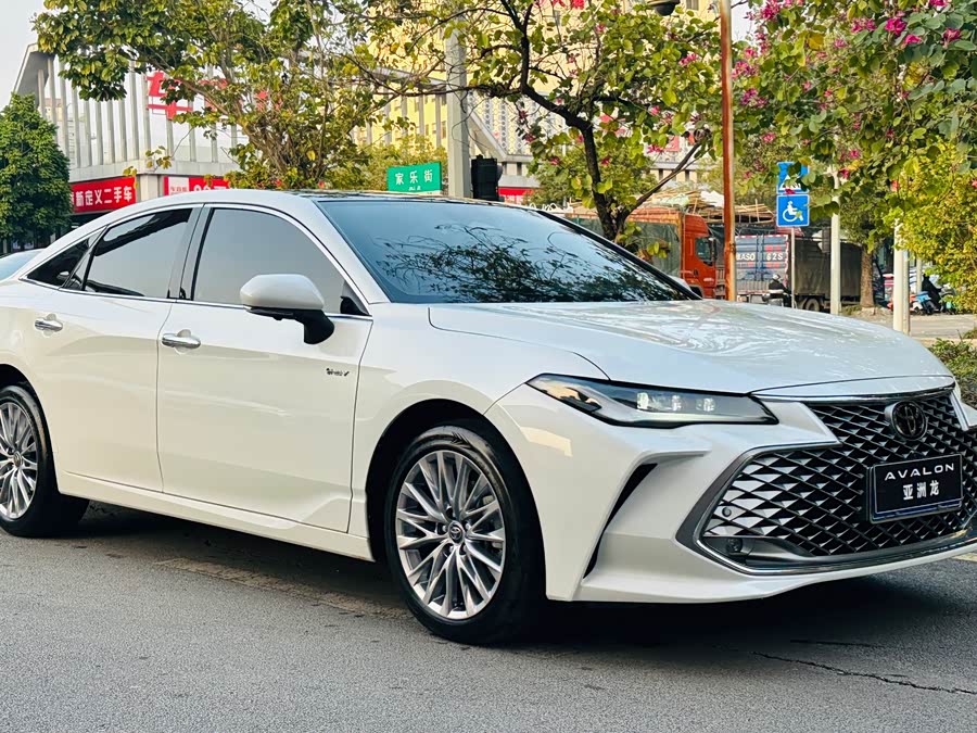 Toyota Avalon 2025 car image #4