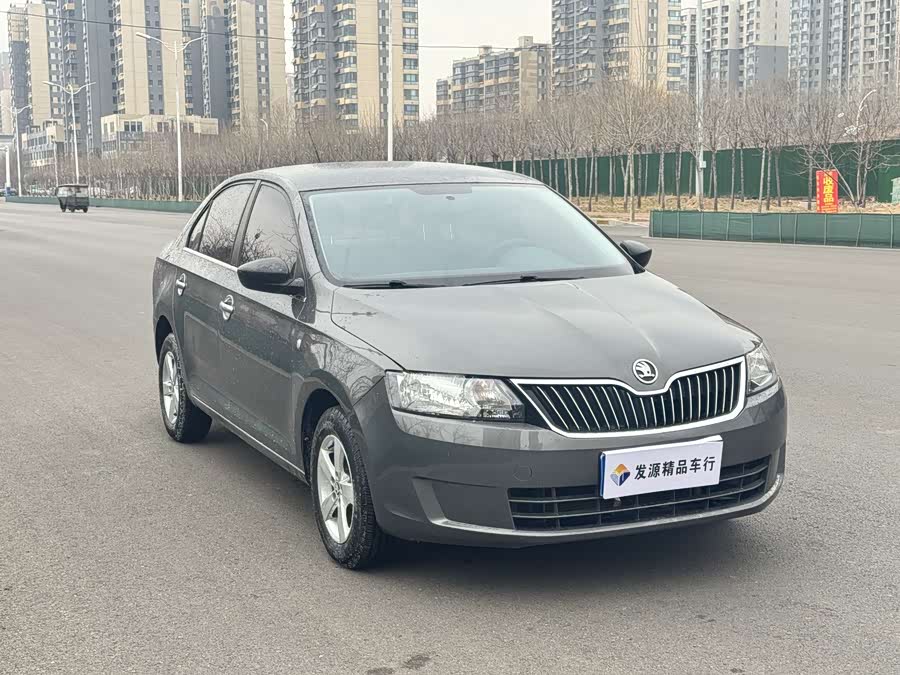 Skoda Rapid 2016 car image #4