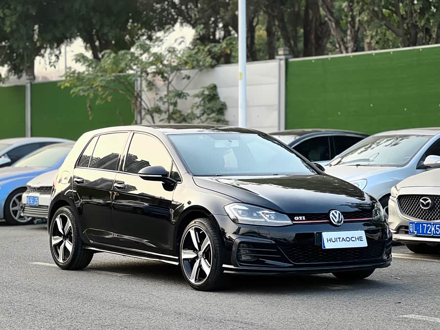 Volkswagen Golf 2019 car image #4