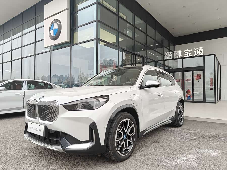 BMW iX1 2025 car image #4