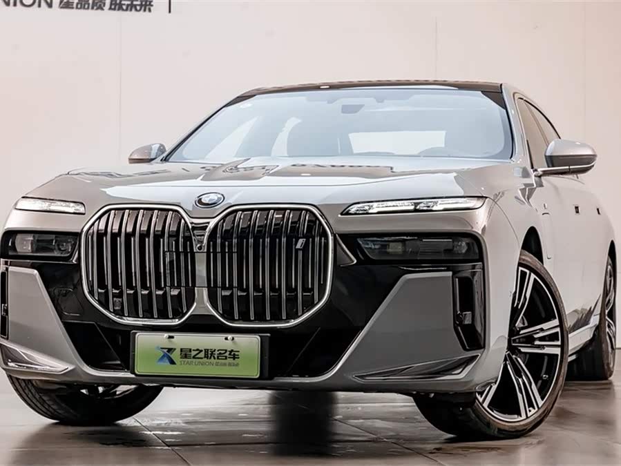 BMW i7 2025 car image #4