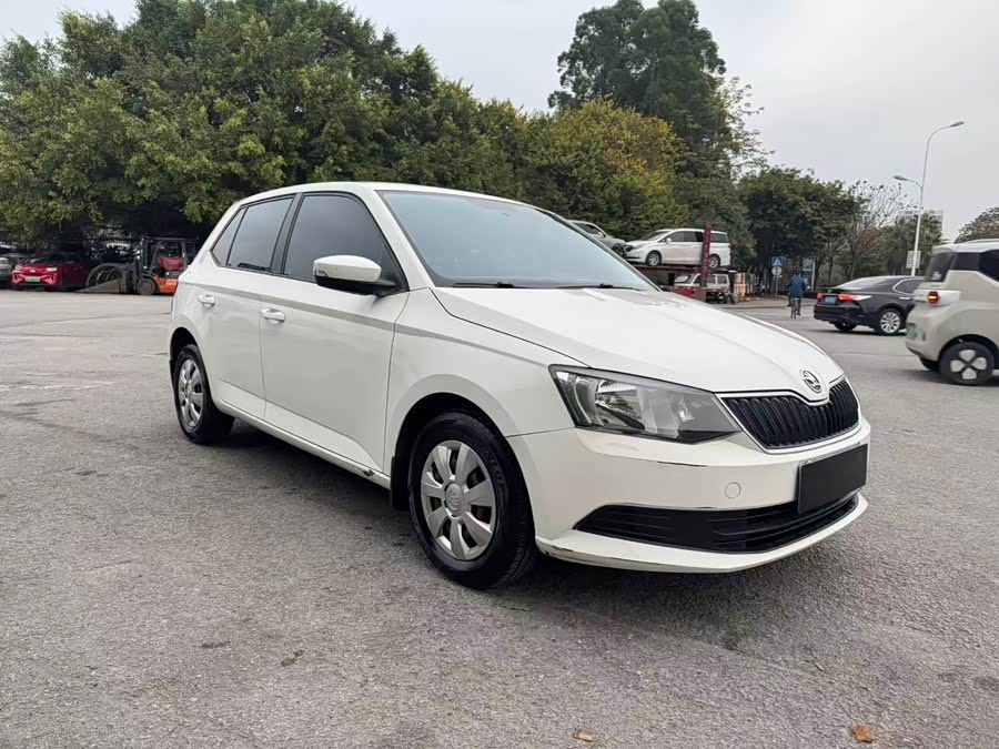 Skoda Fabia 2015 صورة سيارة #4