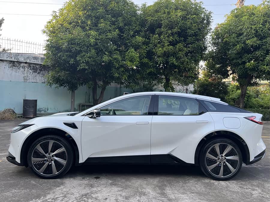 Toyota bZ5 2025 car image #4