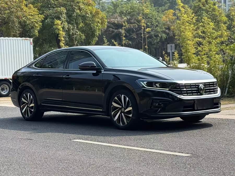 Volkswagen Passat 2023 car image #4