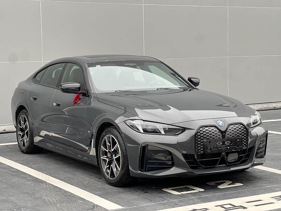 BMW i4 2025 car image #4