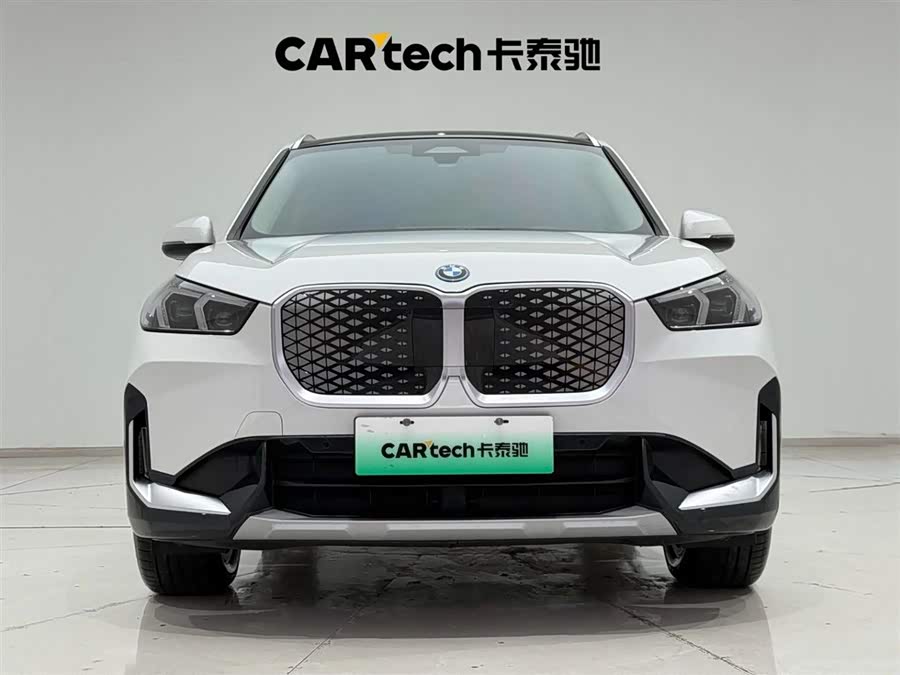 BMW iX1 2025 صورة سيارة #4