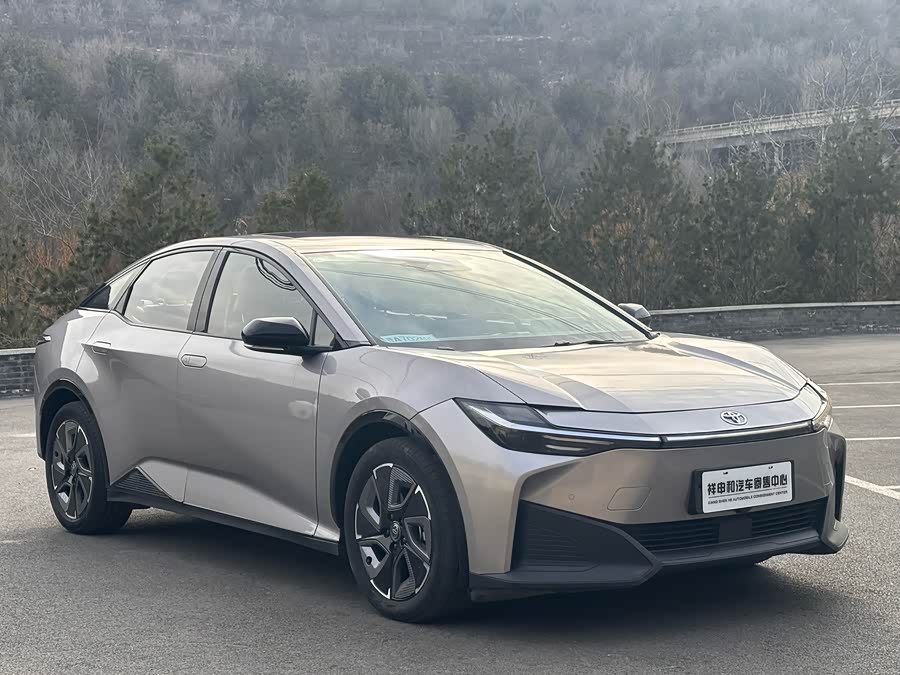 Toyota bZ3 2024 صورة سيارة #4