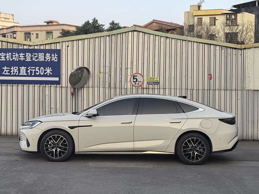 BYD Seal 07 DM-i 2025 immagine di auto #4