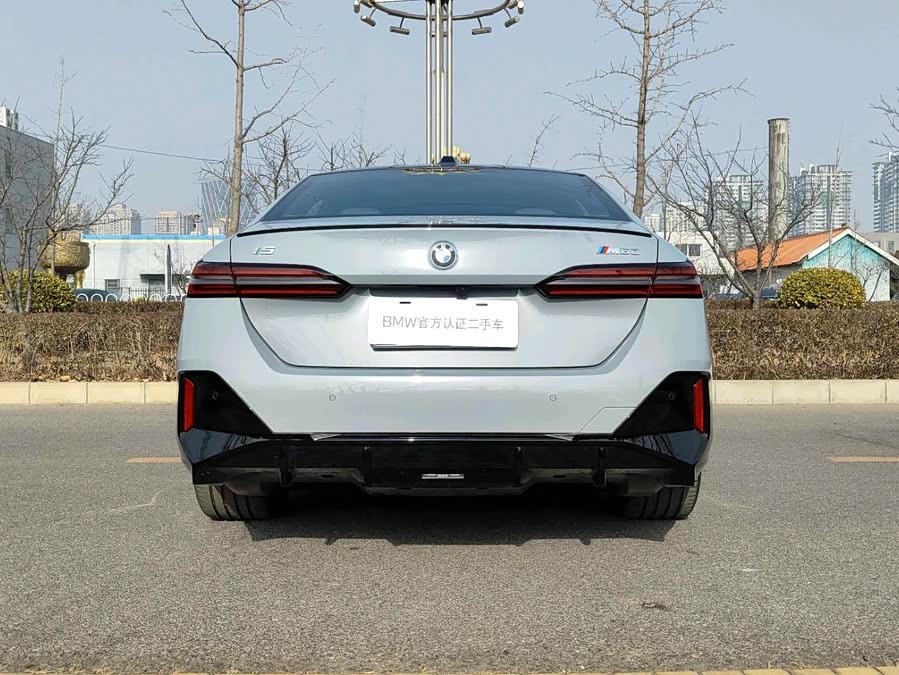 BMW i5 M60 #4 BMW i5 M60 صورة سيارة #4