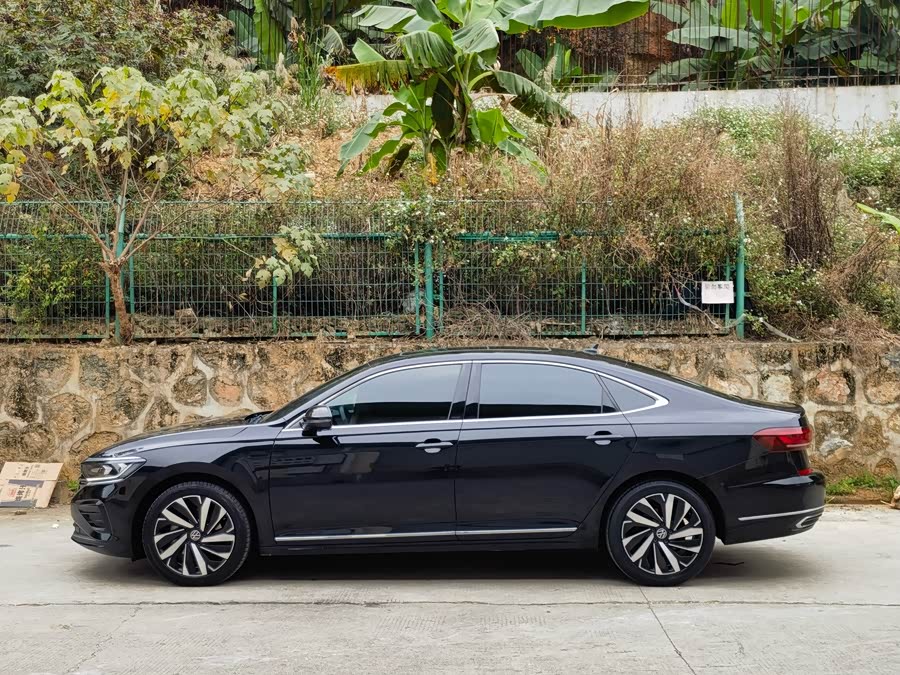Volkswagen Passat 2022 immagine di auto #4