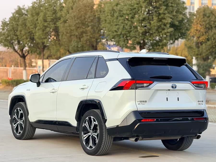 Toyota RAV4 Hybird E+ 2021 immagine di auto #4