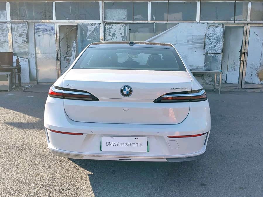 BMW i7 2024 car image #4