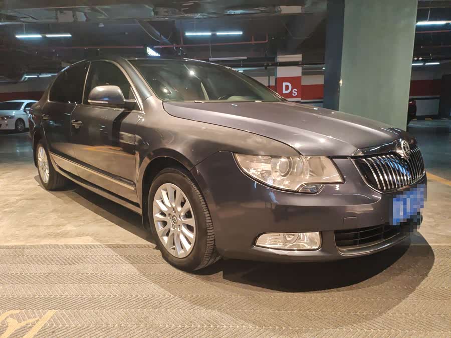 Skoda Superb 2010 car image #4