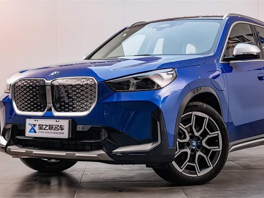 BMW iX1 2024 صورة سيارة #4