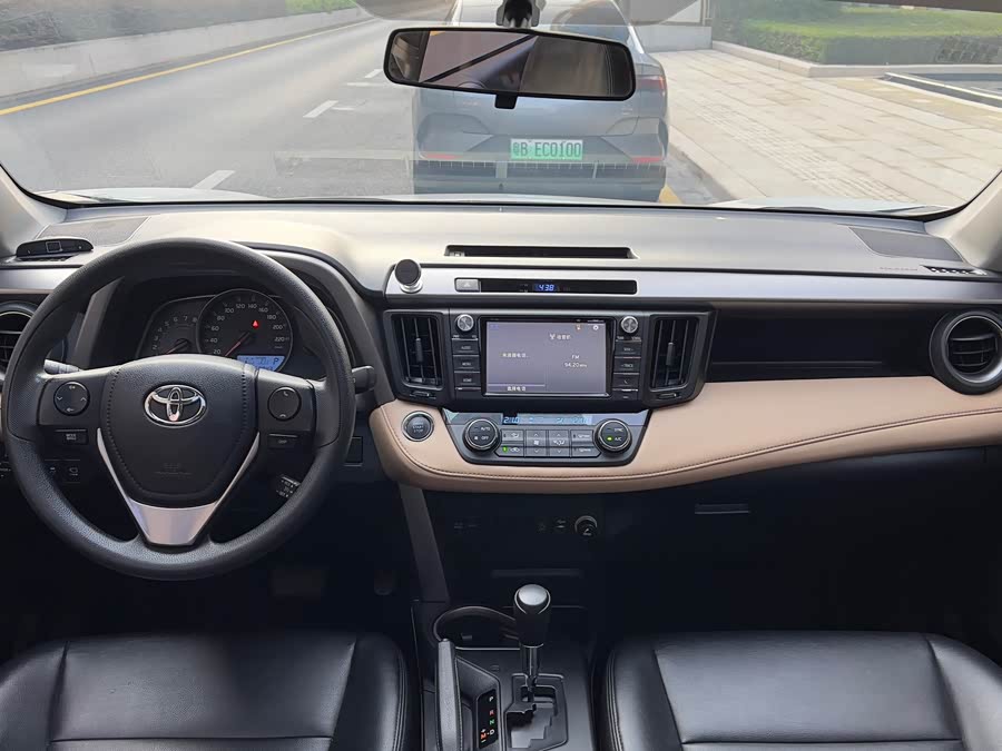 Toyota RAV4 2018 car image #4