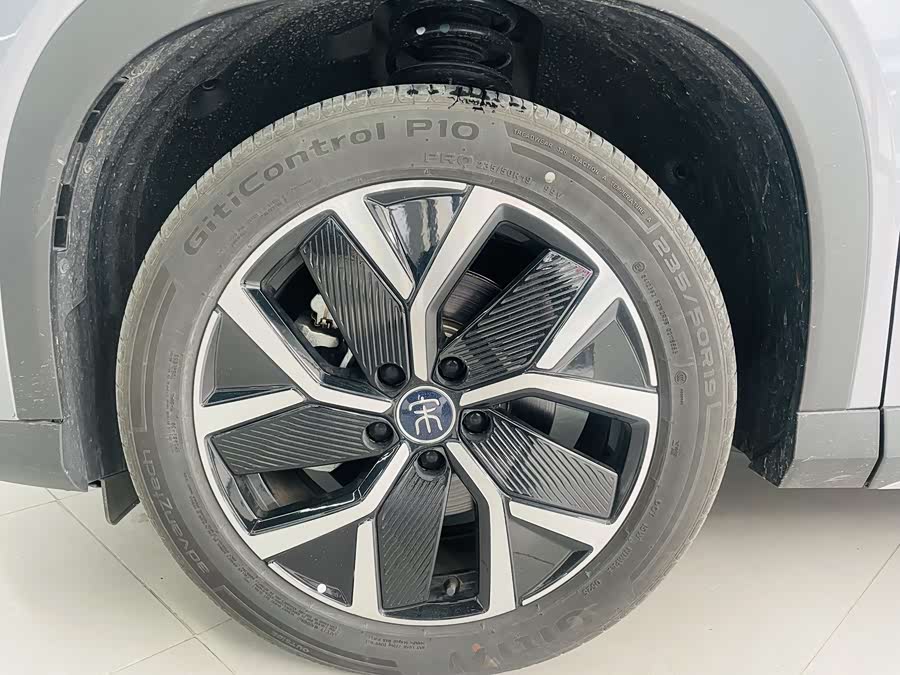 BYD SongL DM-i 2025 #4 BYD SongL DM-i 2025 car image #4