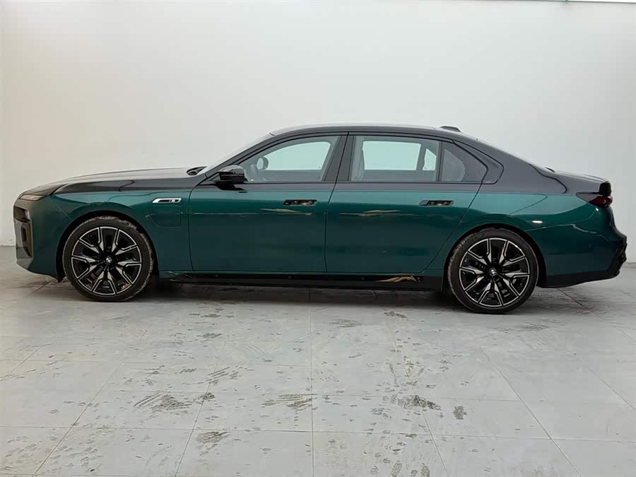 BMW i7 M70L 2024 #4 BMW i7 M70L 2024 car image #4