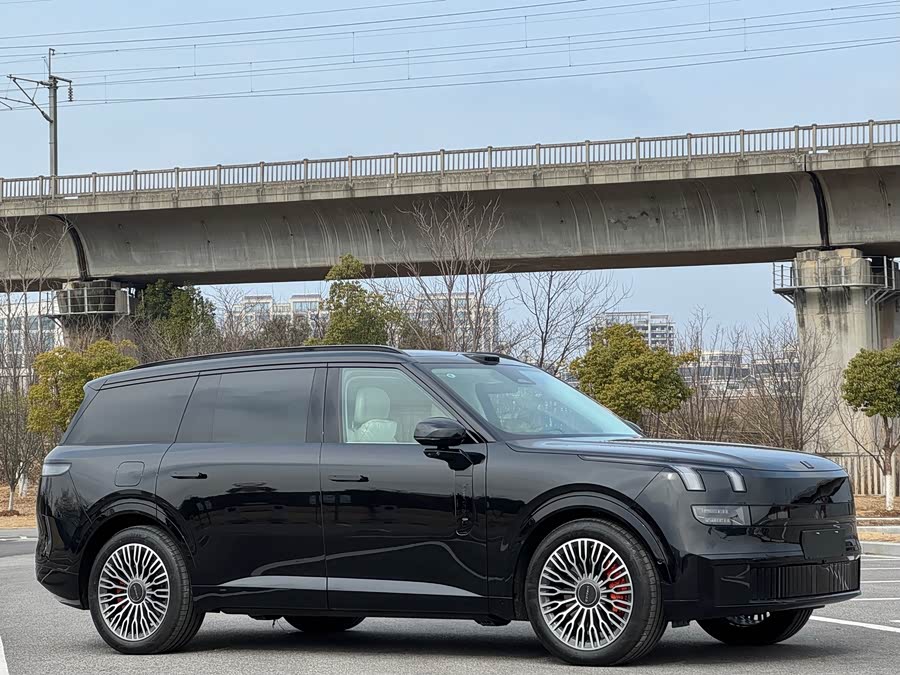 Lynk & Co 900 2025 car image #4