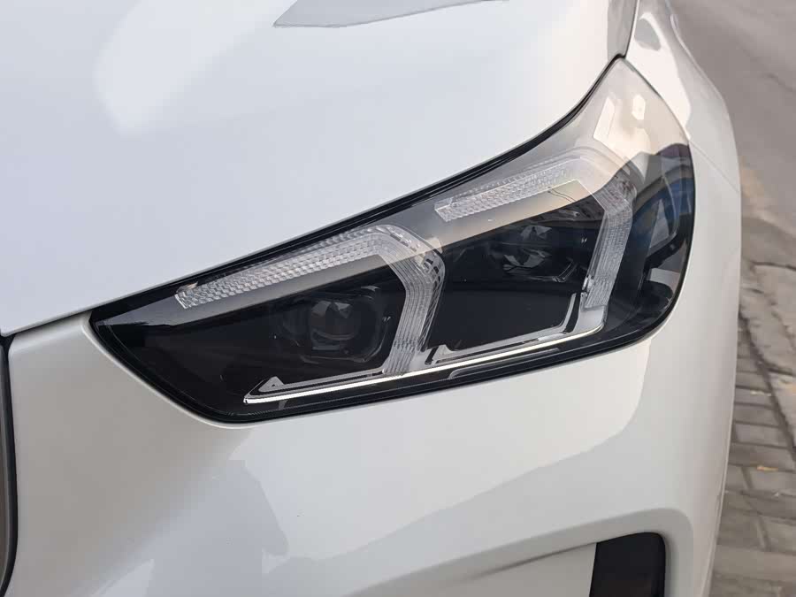 BMW iX1 2025 #4 BMW iX1 2025 car image #4