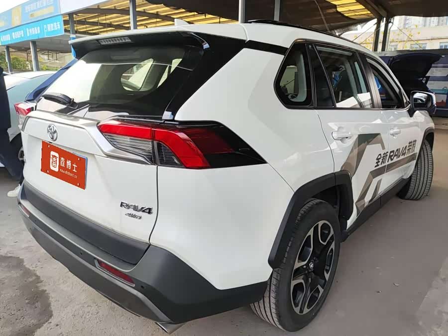 Toyota RAV4 2020 car image #4