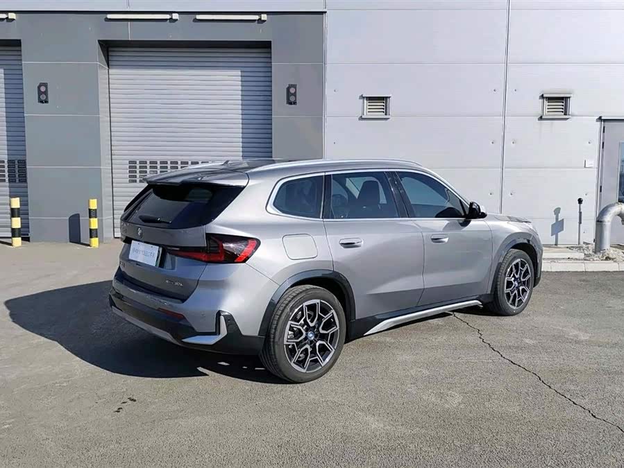 BMW iX1 2025 car image #4