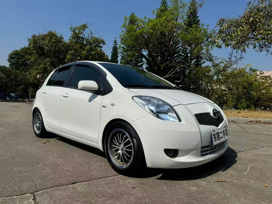 Toyota Yaris 2010 imagem de carro #4