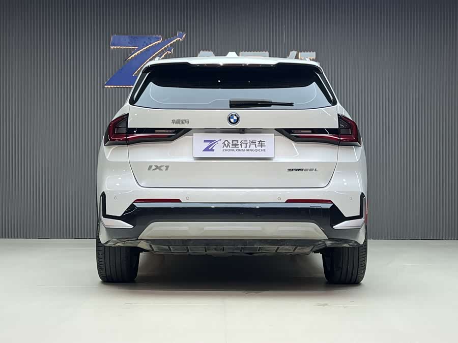 BMW iX1 2024 car image #4