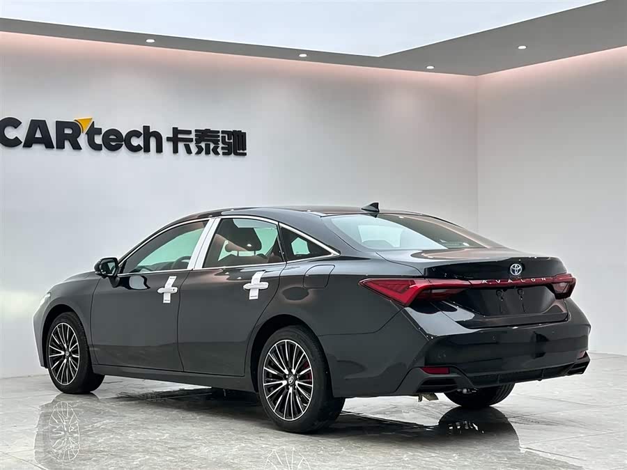 Toyota Avalon 2023 car image #4