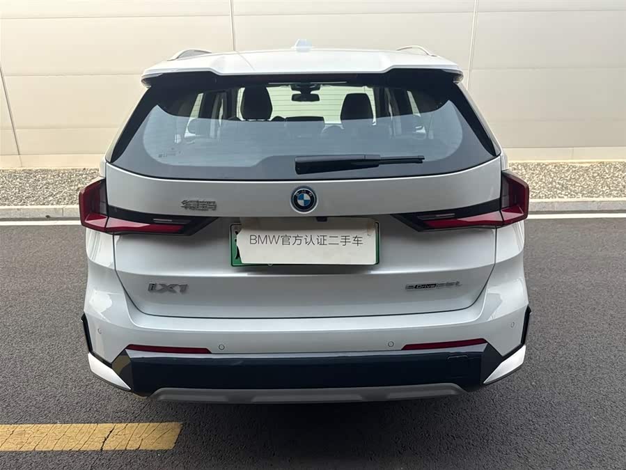 BMW iX1 2025 car image #4