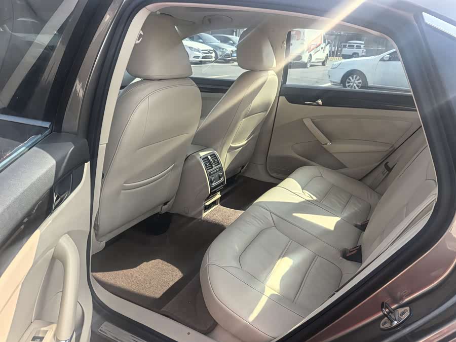 Volkswagen Passat 2013 car image #4