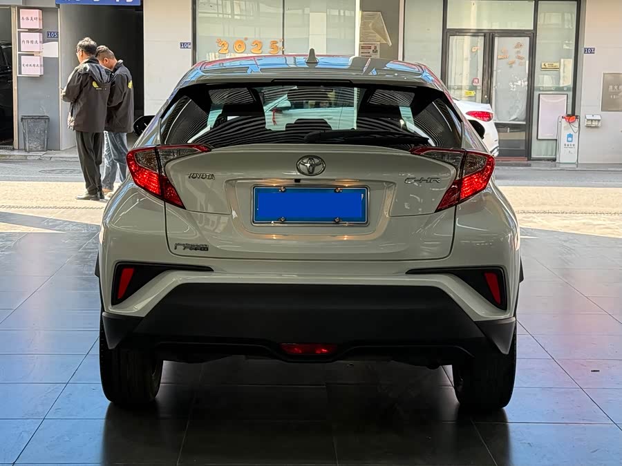 Toyota C-HR 2020 car image #4