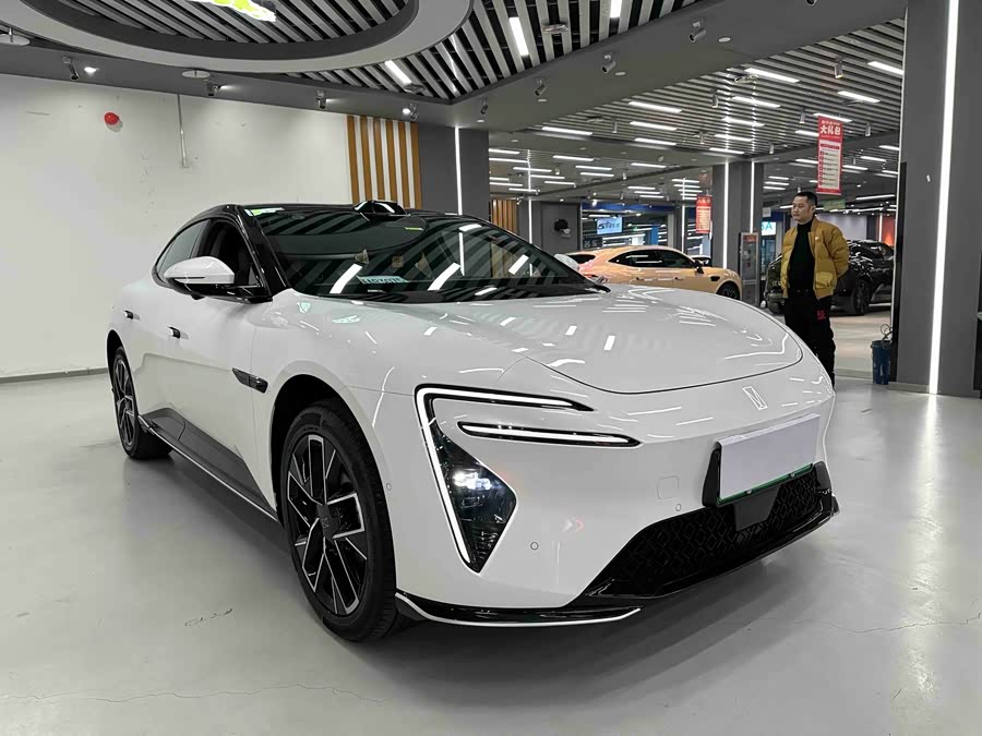 Avatr 06 2025 car image #4