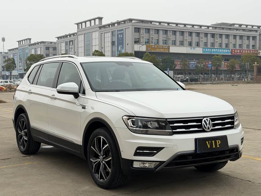 Volkswagen Tiguan L 2019 immagine di auto #4