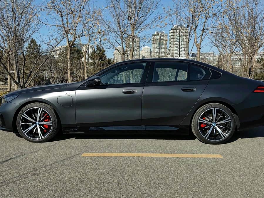 BMW i5 M60 car image #4