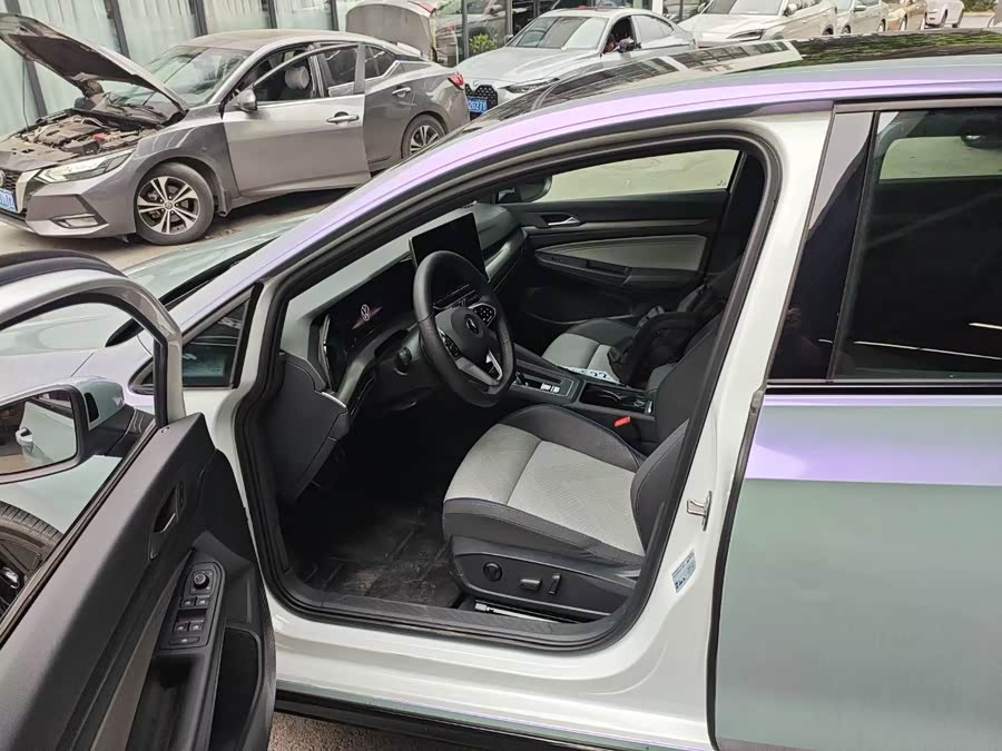 Volkswagen Golf 2024 car image #4