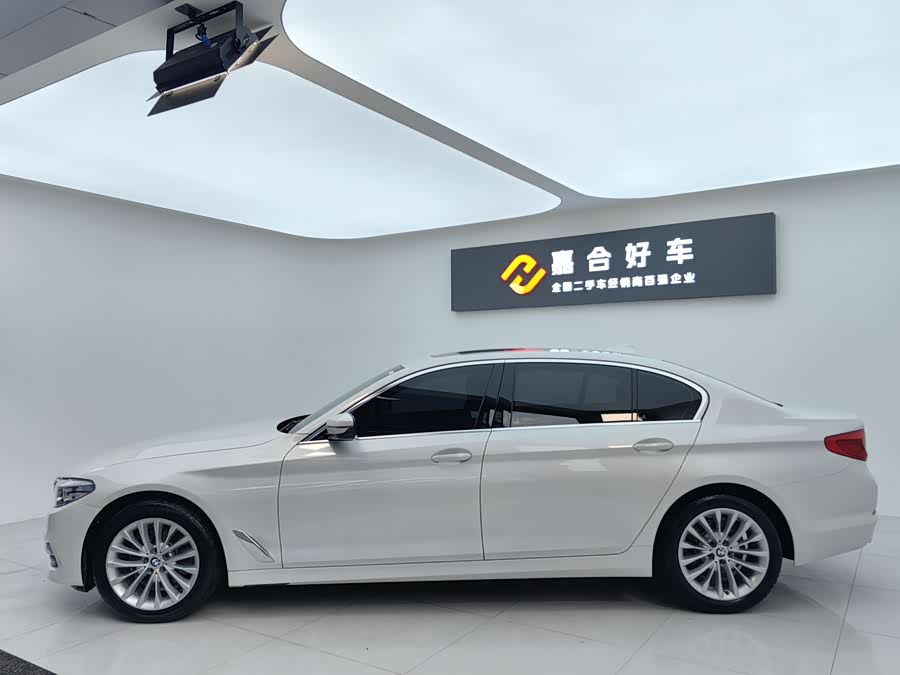 BMW 5 Series 2019 #4 BMW 5 Series 2019 car image #4