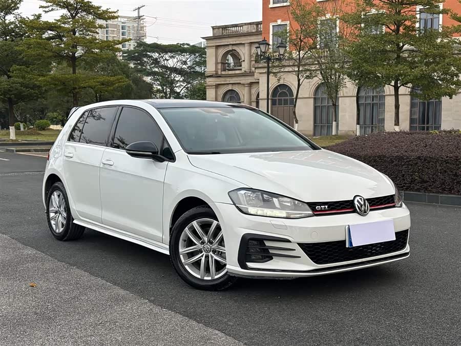 Volkswagen Golf 2019 car image #4