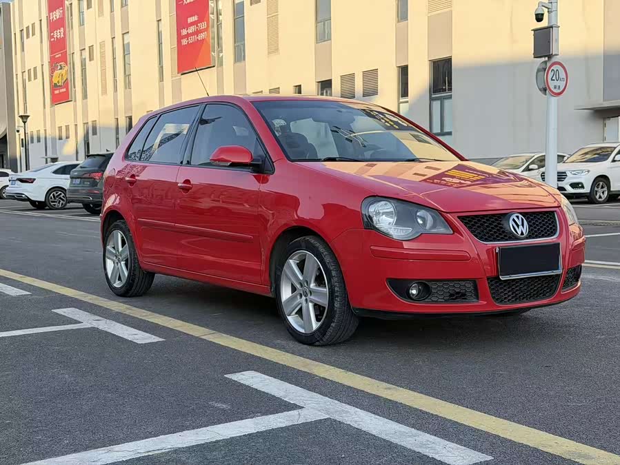 Volkswagen Polo 2010 car image #4