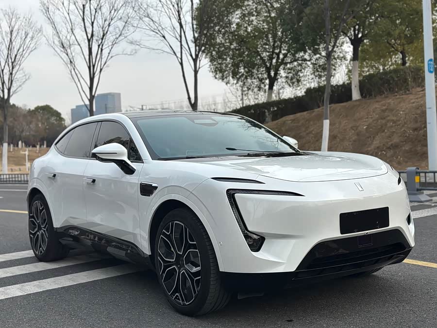 Avatr 11 2023 car image #4