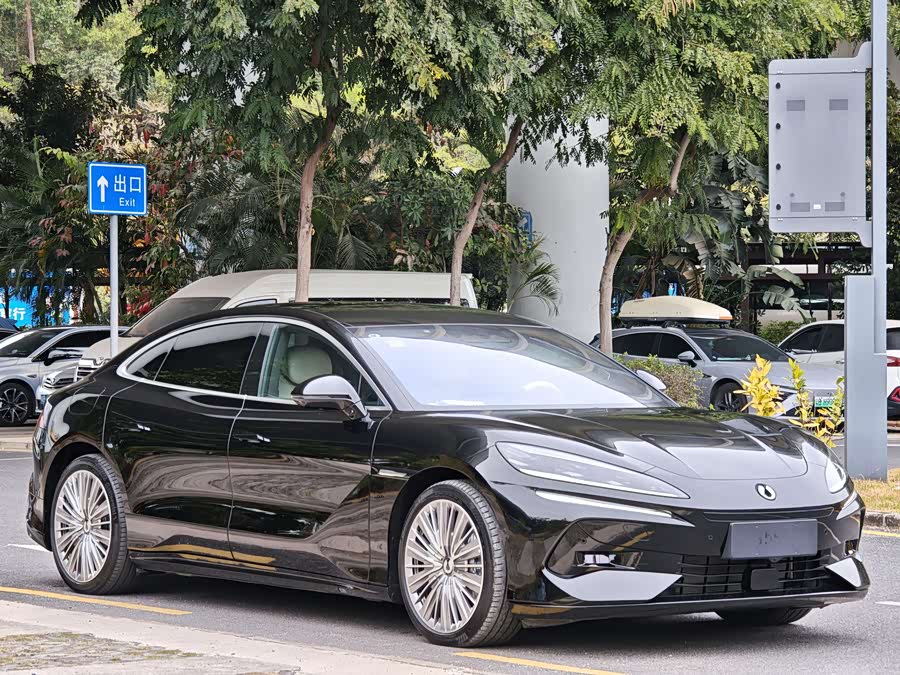 Denza Z9 2024 #4 Denza Z9 2024 car image #4